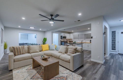 Wetmore House | Luxurious home with Hot tub, Tree Deck & Game Room by Fiesta Texas