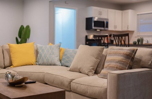 Wetmore House | Luxurious home with Hot tub, Tree Deck & Game Room by Fiesta Texas