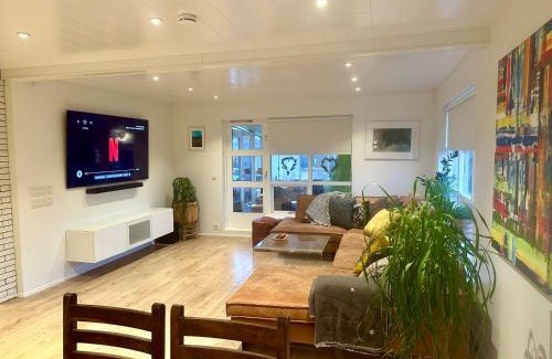 Breidholt Villa | Luxurious House with hot & cold tub