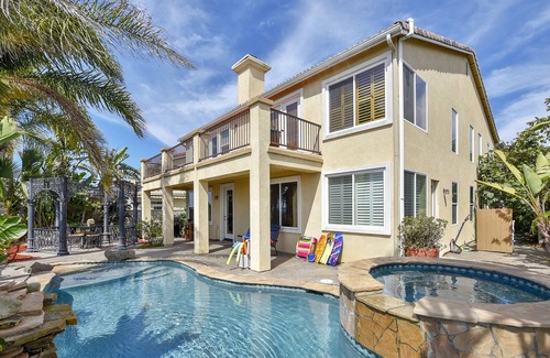 Ocean View Hills House | Luxurious house with private hot tub & pool - short drive to beach