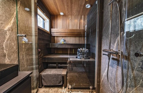 Kittila Villa | Luxurious igloo accommodation with jacuzzi