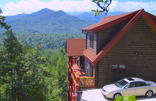 Franklin Cabin | Luxurious Isolated Mountain Home with Outdoor Hot Tub and Million Dollar Views