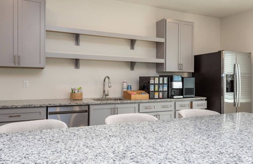 Hayes Apartment | Luxurious King 2BR Suite—Mins to