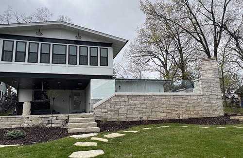Paddock Lake House | Luxurious Lakefront Home