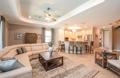 Naples House | Luxurious lakeview pool home in 5 Star Fiddler's Creek. Outdoor Dining & Kitchen