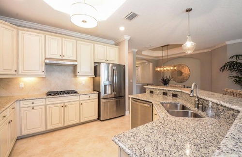 Naples House | Luxurious lakeview pool home in 5 Star Fiddler's Creek. Outdoor Dining & Kitchen