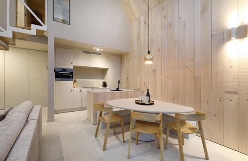Zolder House | Luxurious lodge for 6, bathed in natural light, located in the green heart of Belgian Limburg.