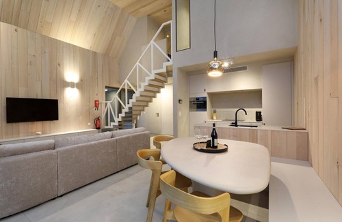 Zolder House | Luxurious lodge for 6, bathed in natural light, located in the green heart of Belgian Limburg.