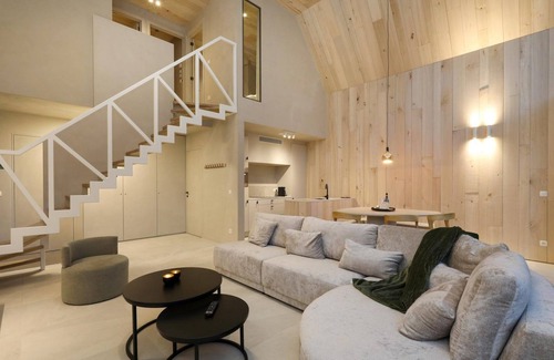 Zolder House | Luxurious lodge for 6, bathed in natural light, located in the green heart of Belgian Limburg.