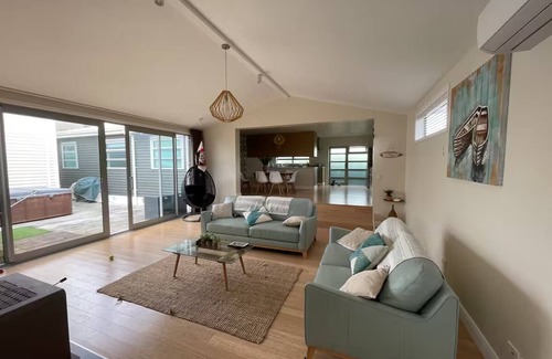 Papamoa Beach House | Luxurious modern Beach Getaway with spa pool. Only 150m to white sandy beach
