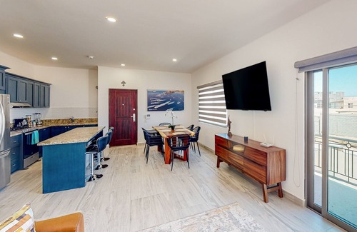 El Tezal Apartment | Luxurious mountain-view apartment close to the sea with rooftop sunset views
