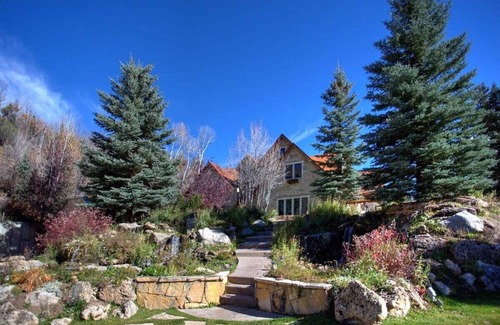 Midway House | Luxurious Mountain Retreat with Pool