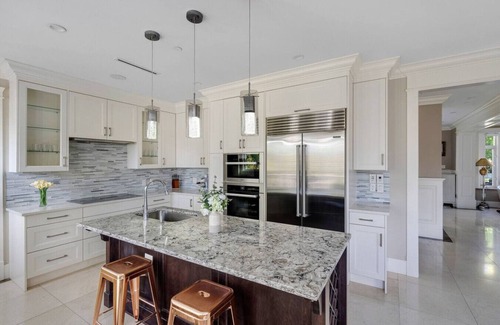 Arbutus Ridge House | Luxurious Multi-Fam Home 10 Mins to Downtown