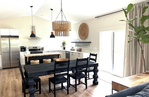Union House | Luxurious New House Between Ark Encounter and Creation Museum-Sleeps 8