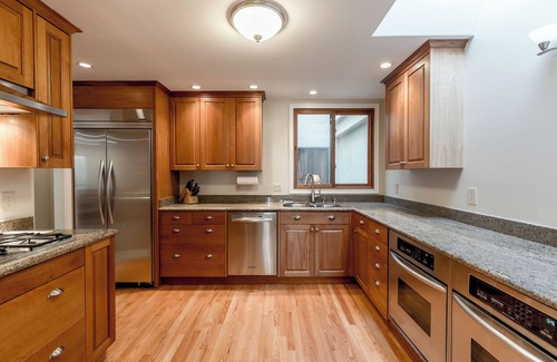 Polk Gulch Condo | Luxurious Pacific Heights Retreat with Rooftop Deck
