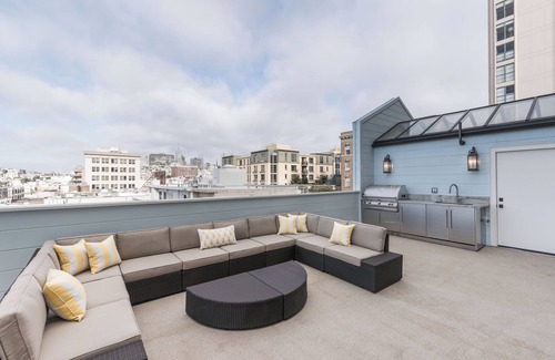 Polk Gulch Condo | Luxurious Pacific Heights Retreat with Rooftop Deck