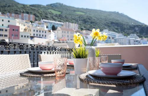 Gibraltar Apartment | Luxurious Penthouse Studio with Private Terrace - Grand Central House