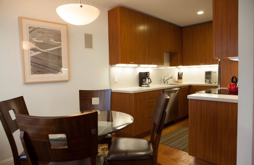 Eureka Valley Apartment | Luxurious Prime Central Flat with Parking & Laundry