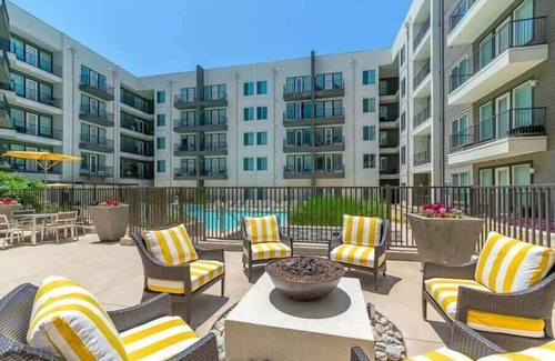 Richardson Apartment | Luxurious Retreat: 1-Bedroom King Suite w/Ameniti