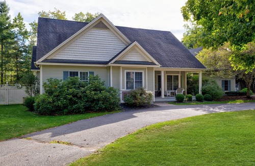 Warrensburg House | Luxurious Retreat mins from Lake George w/heated pool 20 mins to Gore