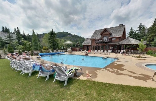 Saint-Faustin-Lac-Carre House | Luxurious Scandinavian Golf Chalet + Private Spa