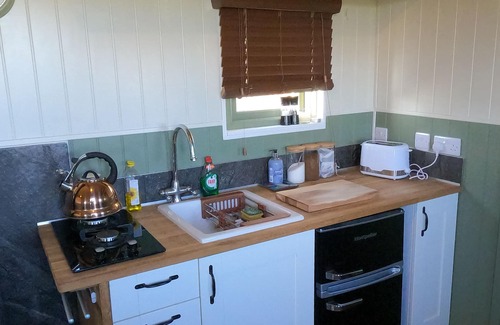 Banbury Cabin | Luxurious Shepherd Hut, stunning panoramic countryside views in idyllic location