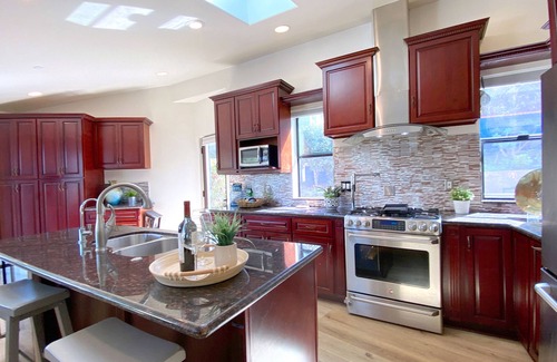 South Arroyo House | Luxurious Spacious Hillside Retreat with AMAZING Views