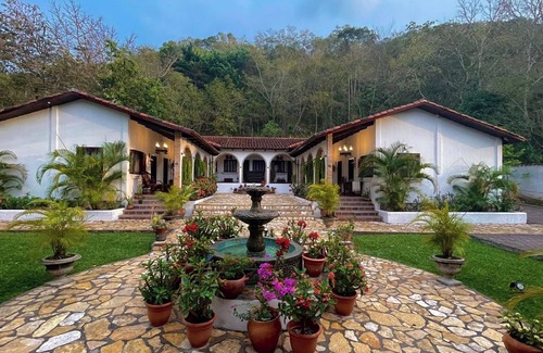 Copan Ruinas House | Luxurious Spanish Colonial Hacienda