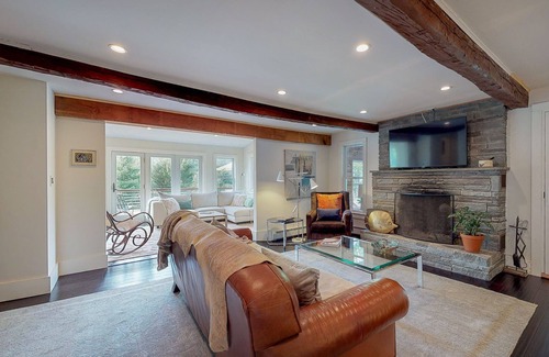 Willow House | Luxurious stream-side farmhouse with spectacular mountain views