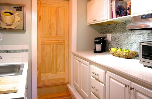 Corte Madera Apartment | Luxurious Studio Apartment in Corte Madera, close to hiking, biking.