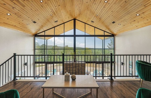 Hot Springs Village Ski Chalet | ★Luxurious & Tranquil Retreat ★ Spectacular Views★