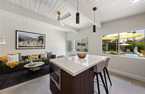 Historic Tennis Club Condo | Luxurious Tennis Club Bungalow 4 with Mountain Views and Walks to Downtown Palm Springs!