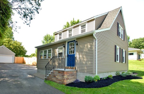 Skaneateles House | Luxurious, Three Bedroom, Pet Friendly Home. Walk to Village!