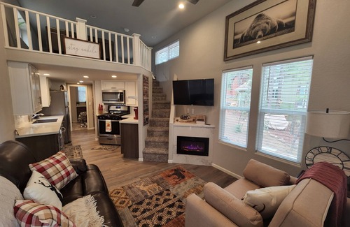 Show Low Cottage | Luxurious Tiny Cottage-Relax-Hike-Fish-Eat!