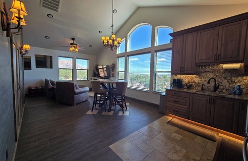 Apple Valley House | Luxurious-unique-tranquil Retreat. By Zion'sPark-GrandCanyon-Hike/Bike/Relax