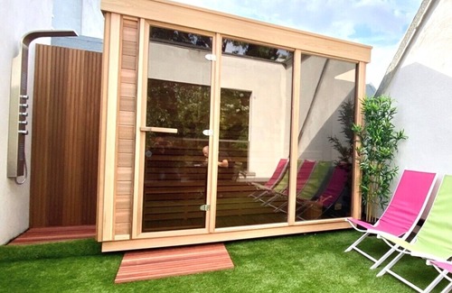 Statiekwartier House | Luxurious vacation house in city center with outdoor sauna