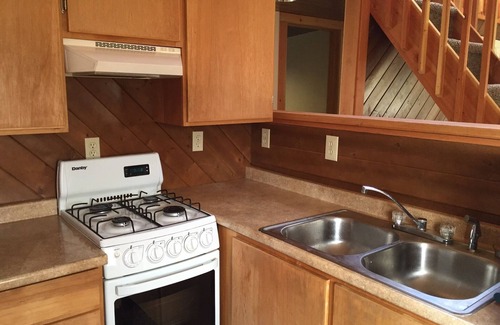 Haines House | Luxurious Yurt with 3 bedrooms with stunning views and whirlpool