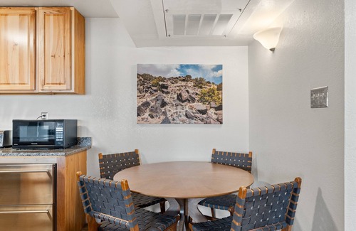 Northeast Santa Fe Hotel | Luxuriously Updated Condo A Stone's Throw From The Plaza