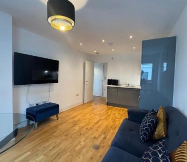 Stevenage Apartment | Luxury 1 bedroom Apartment, large balcony with Views Town Centre