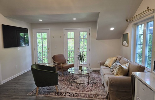 Montclair Condo | Luxury 1-bedroom condo in fabulous Denver with WiFi, AC