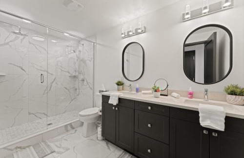 Leamington House | Luxury 171-3 Condos with Magnificent Lakeview