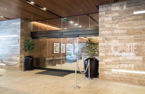 Ala Moana Condo | Luxury 1BD in ONE ALA MOANA with Beautiful View and Room with Free Parking!