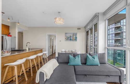 Downtown Mississauga Condo | Luxury 2.5 Bedroom 2 Bathroom 1 Parking Spot Near SQ1 Condo Breathtaking Views!
