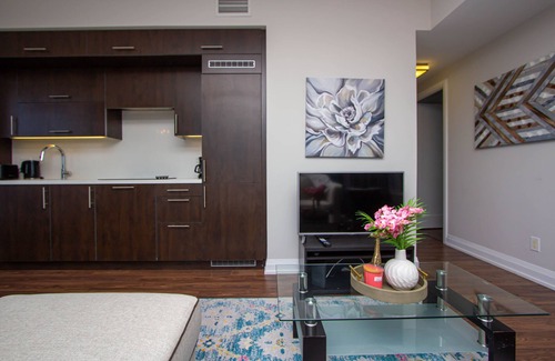 Willowdale Apartment | Luxury 2 BDR condo/Amazing view parking/subway/North York
