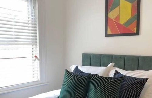 Huntingdon Apartment | Luxury 2 Bedroom Town Centre Apartment
