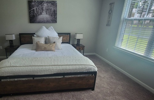 Collierville Apartment | Luxury 2 Bedroom 2 Bath and 1 Car Garage with Pool