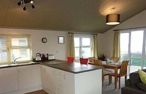 Leiston Ski Chalet | Luxury 2 Bedroom Self Catering Holiday Rental. Beach Front Location With Fantast