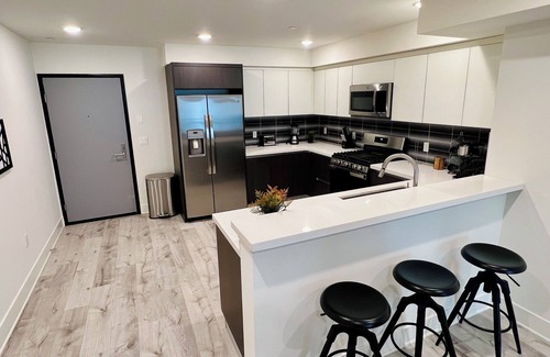 West Hollywood Hotel | Luxury 2 BR in Century City w/Parking & Washer + Dryer
