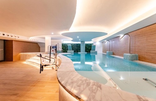 Mijas Apartment | Luxury 2BD Flat - Pools - Parking - Spa - Gym