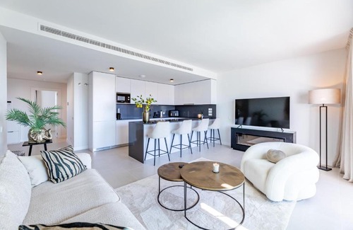Mijas Apartment | Luxury 2BD Flat - Pools - Parking - Spa - Gym